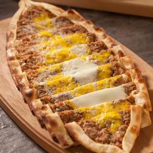 Kıymalı Kaşarlı Yumurtalı Pide | 240,00